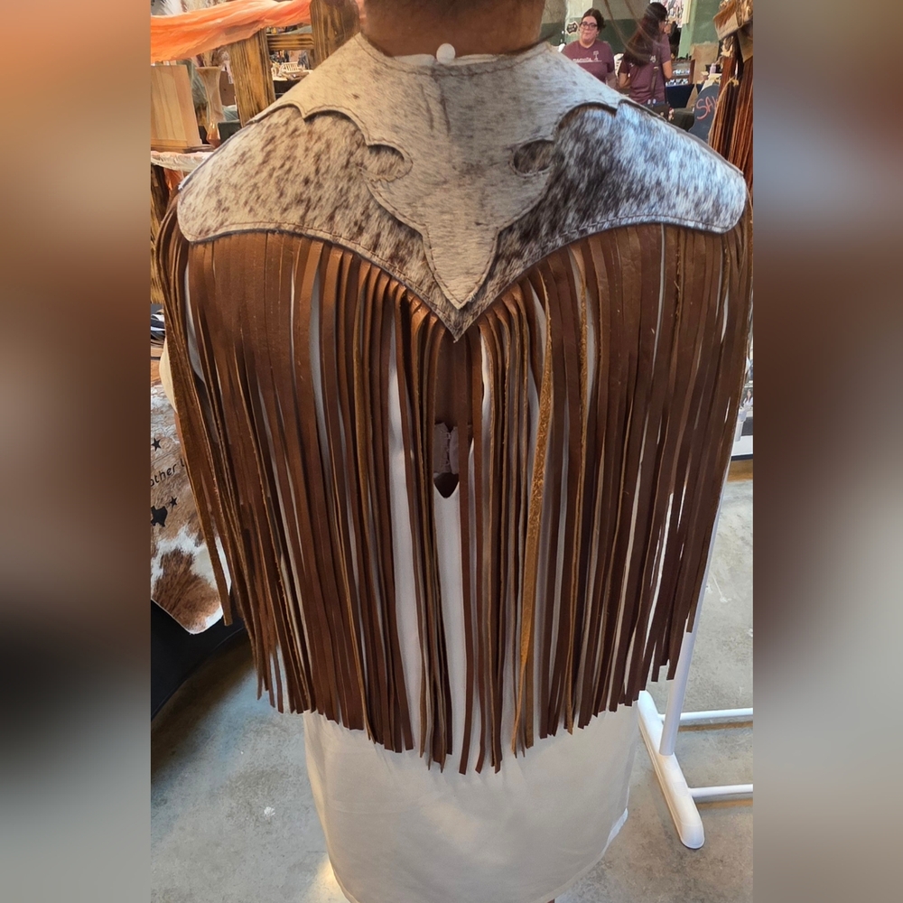 Handcrafted Brown Leather Fringe Cape with Natural Hide Yoke - Picture 3 of 4